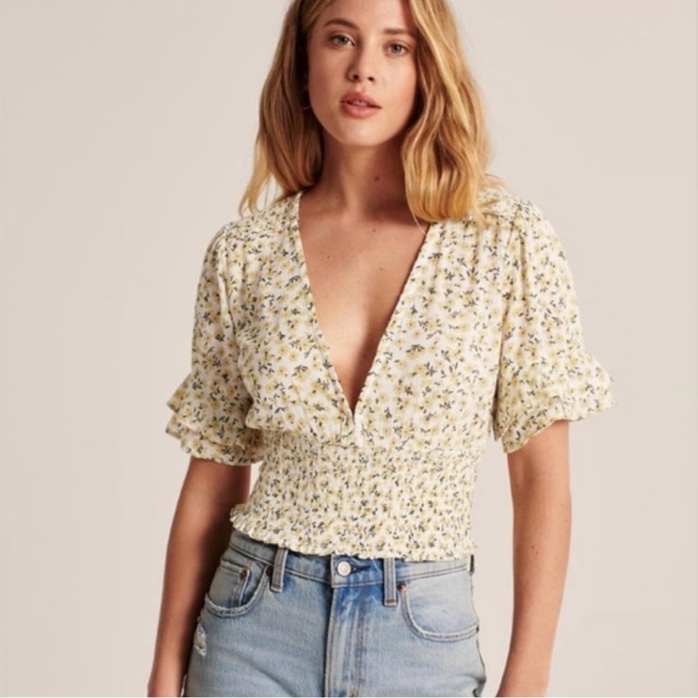 Abercrombie short sleeve smocked yellow floral top